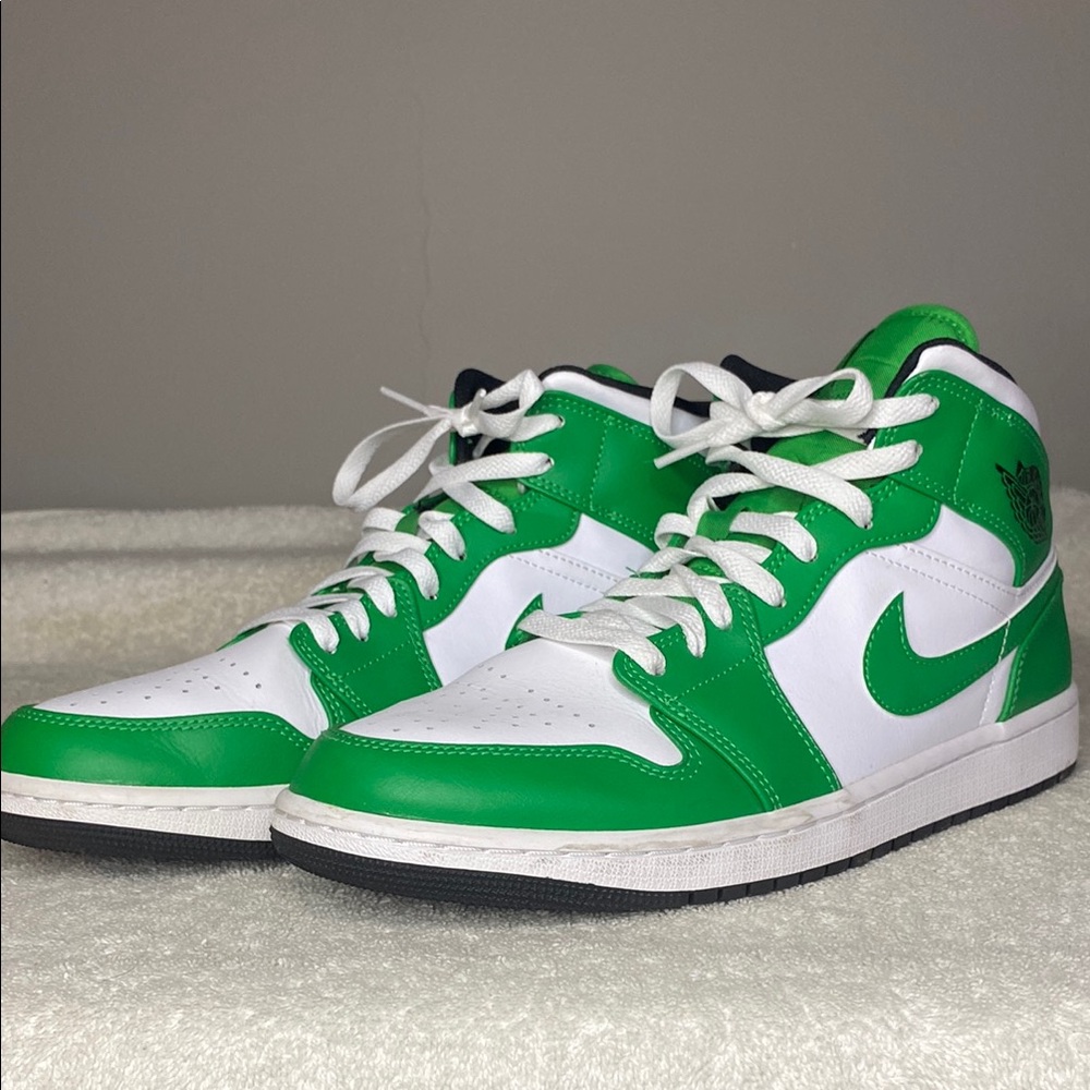 Nike Air Jordan 1 Mid Sneakers in Lucky Green (US 10)